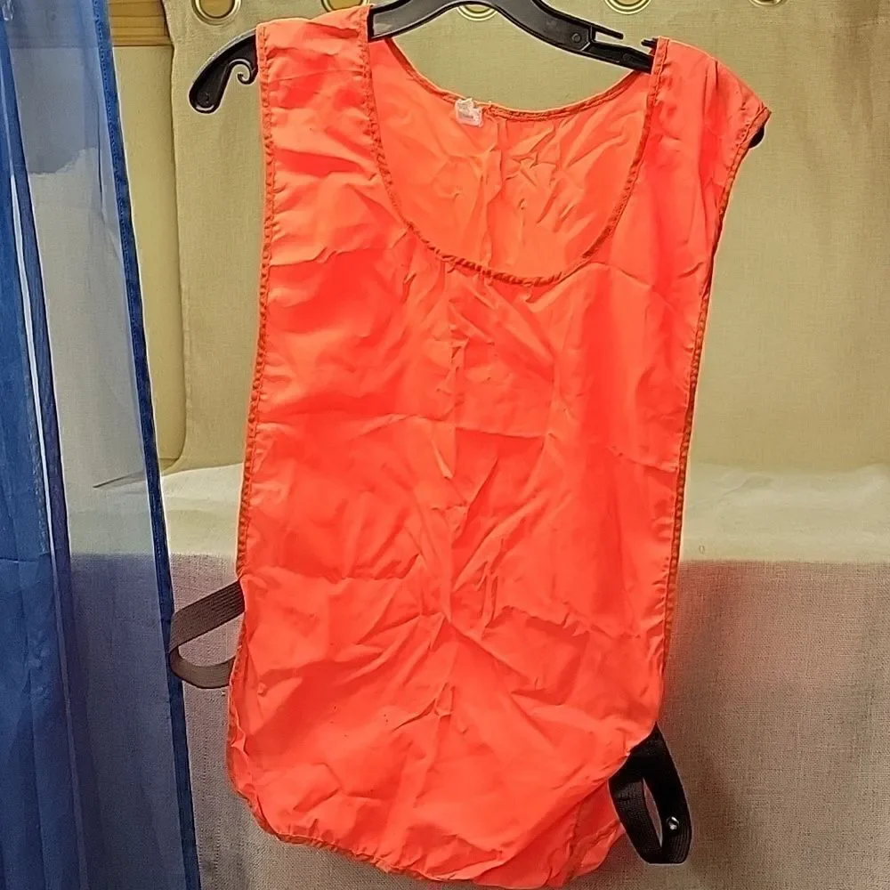 Large dog seat belt, harness, lead and night vest for the walker‎